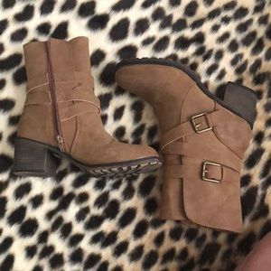 Size 8 women’s booties